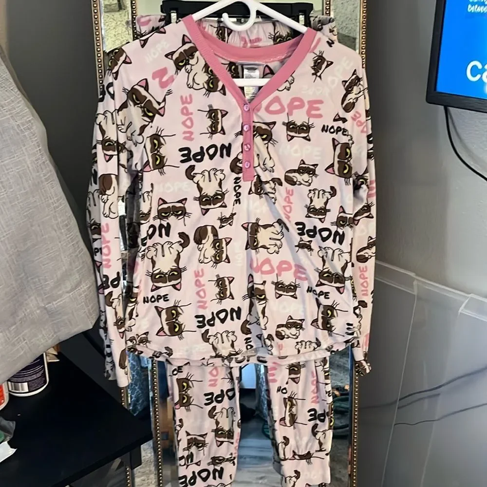 Girls Grumpy Cat pajamas size small 4-6